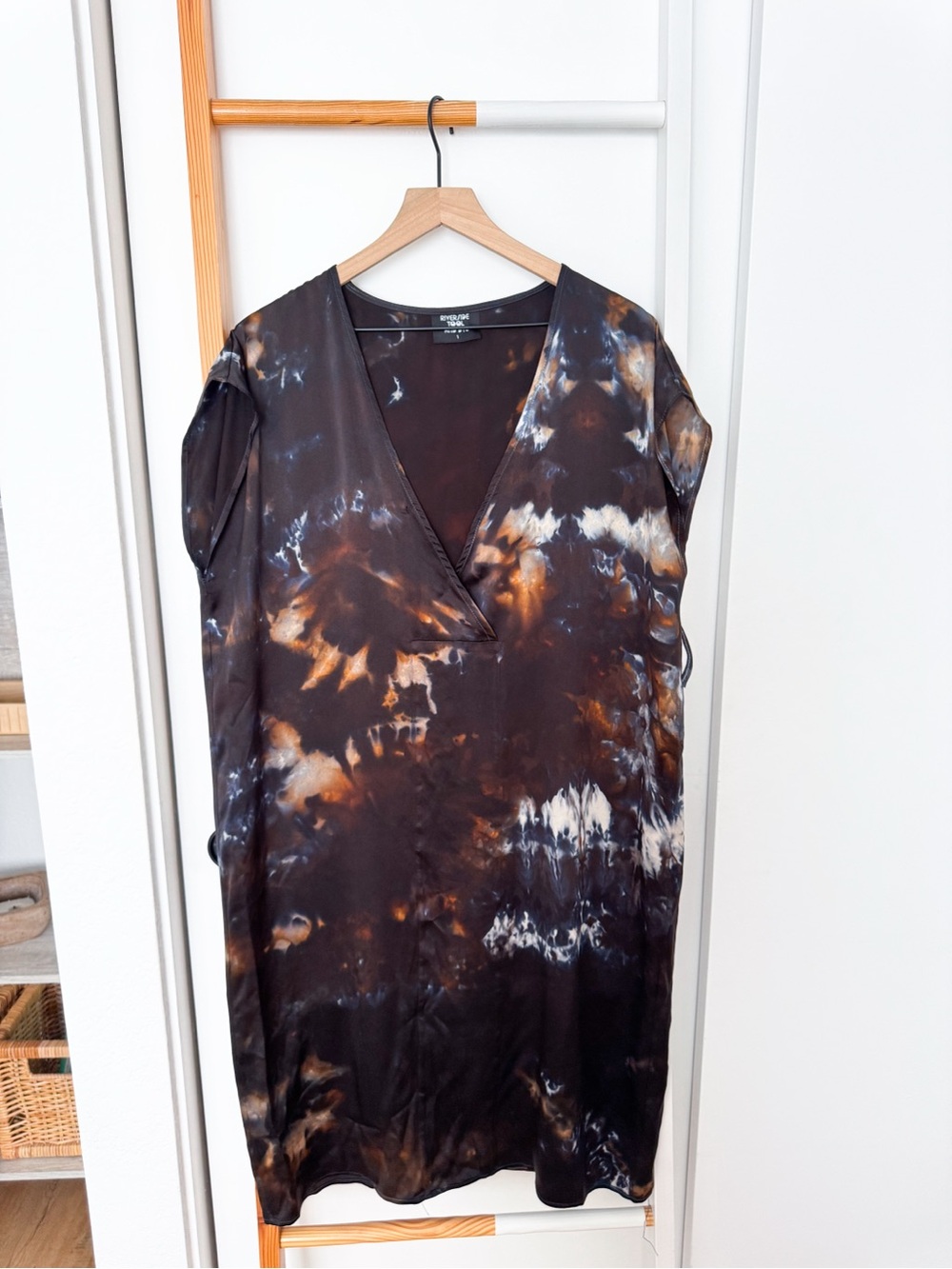 Riverside Tool & Dye Luca Silk Charmeuse Kaftan Midi Dress Black Tie Dye - Picture 6 of 16